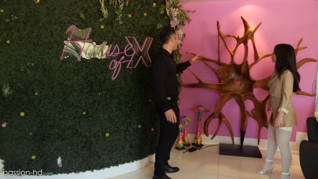 Азиатка, способная интенсивно прыгать на толстом члене - #1