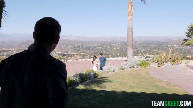 Папочка пришёл с работы, значит обязательно нужно снять трусы - #2