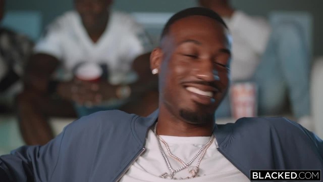 Любая девушка грезит об огромном количестве негритянских стволов - #1