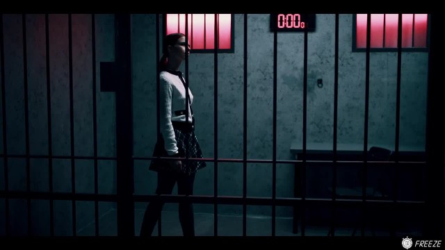 Какие-то странные, но очень сексуальные вещи творятся в этой тюремной камере - #2